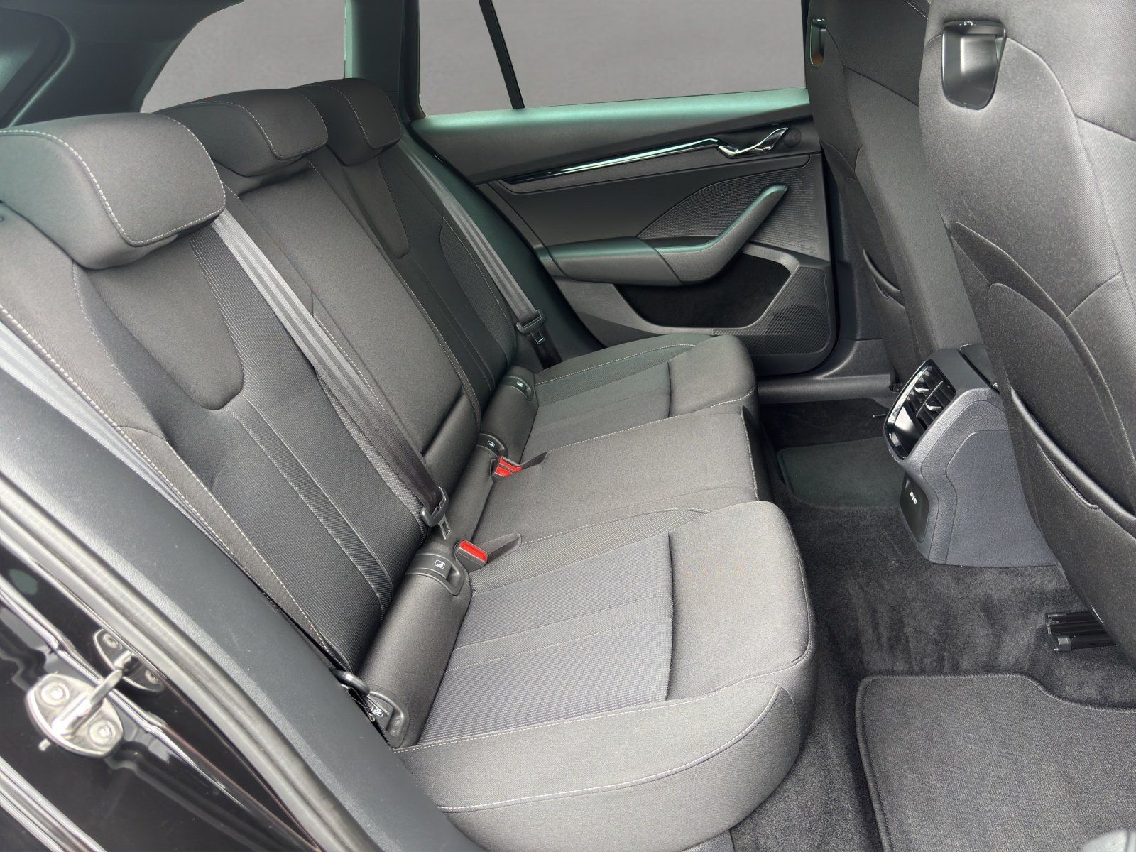 Fahrzeugabbildung SKODA Octavia Combi 2.0 TDI DSG Sportline/AHK/KAMERA/