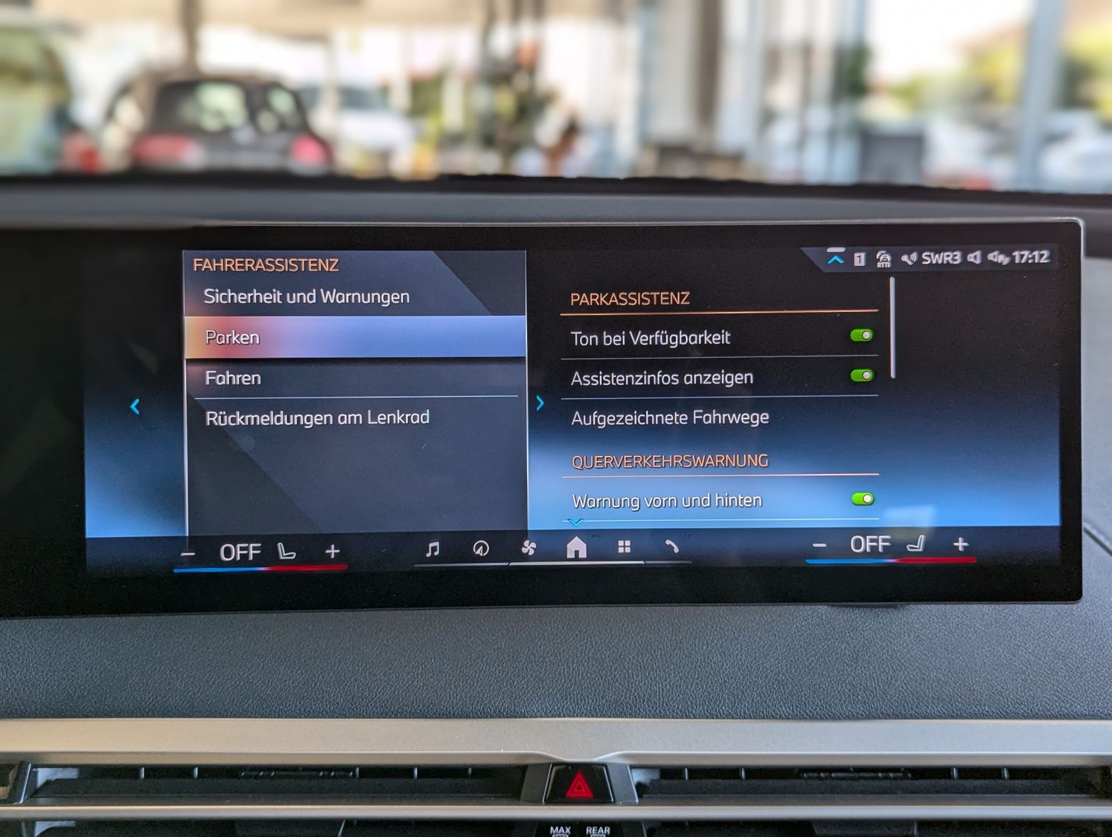 Fahrzeugabbildung BMW iX 40 xD Sport Sky-Pano Assist-Prof. Laser 360°