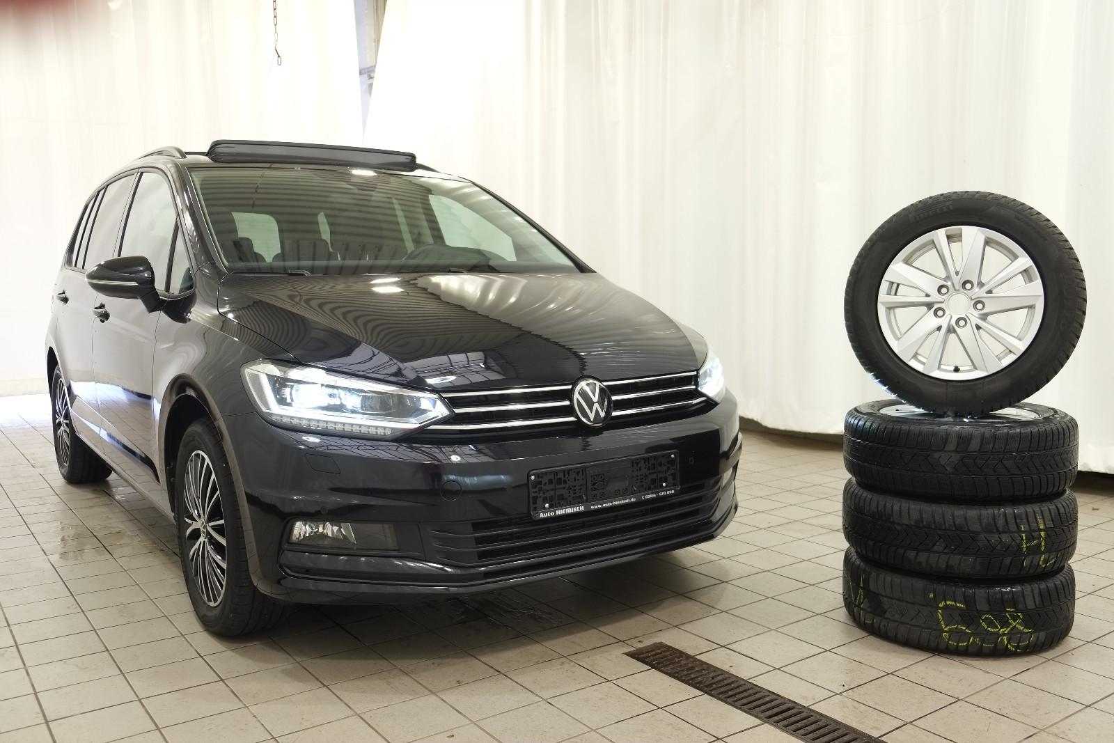 Volkswagen Touran Comfortline 1.5TSI LED Navi Sth. AHK Pano