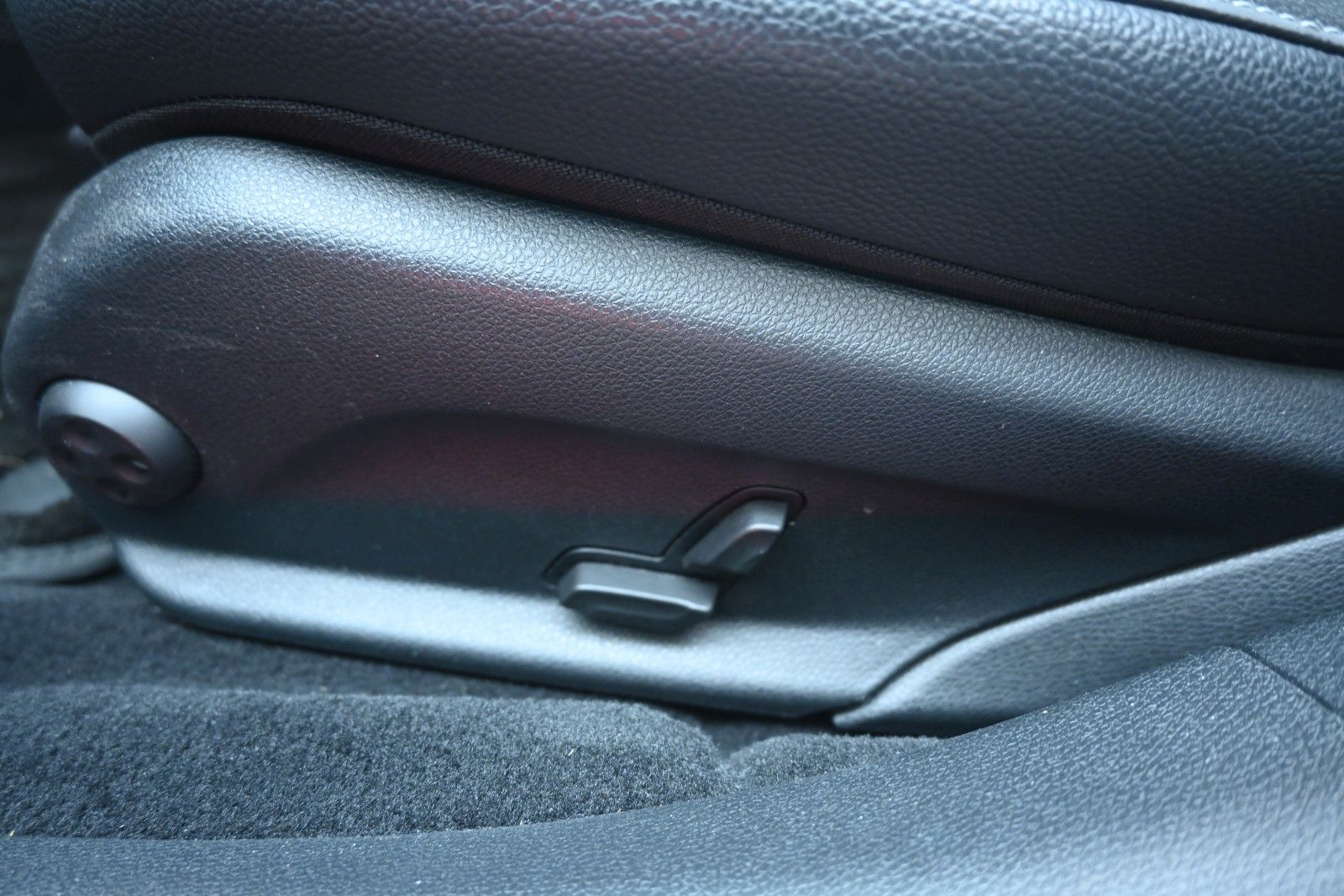 Fahrzeugabbildung Mercedes-Benz E 200 Autom. T-Modell 4Matic*RFK*LED*BLIS*