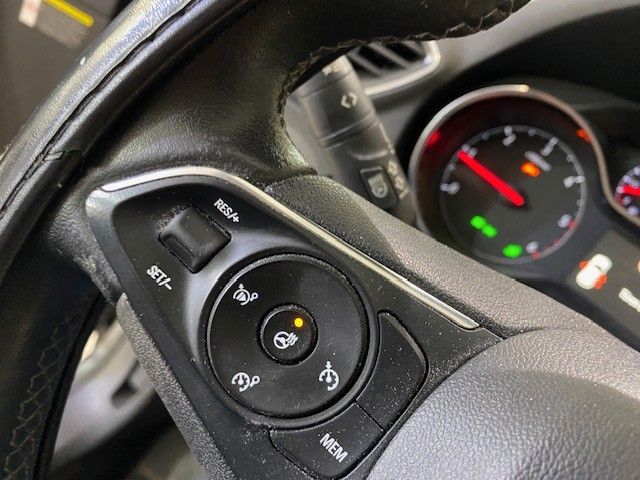 Fahrzeugabbildung Opel Grandland X 2.0D 18"ALU/NAVI/PANORAMA/KAMERA