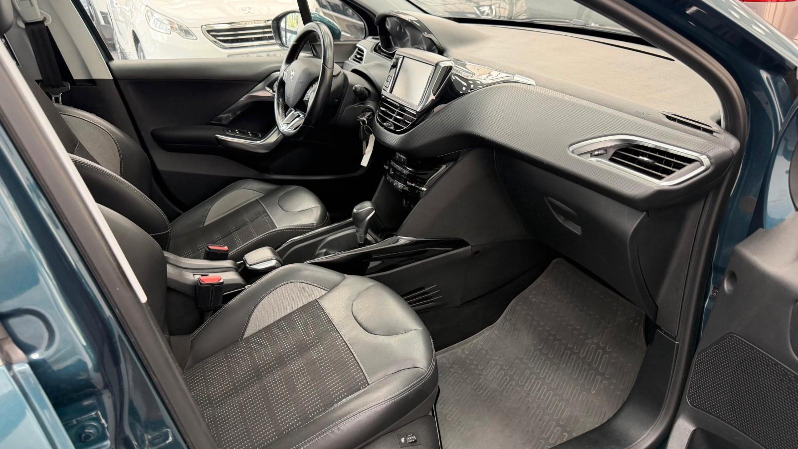 Peugeot 2008 Allure mega Ausstattung & gepflegt
