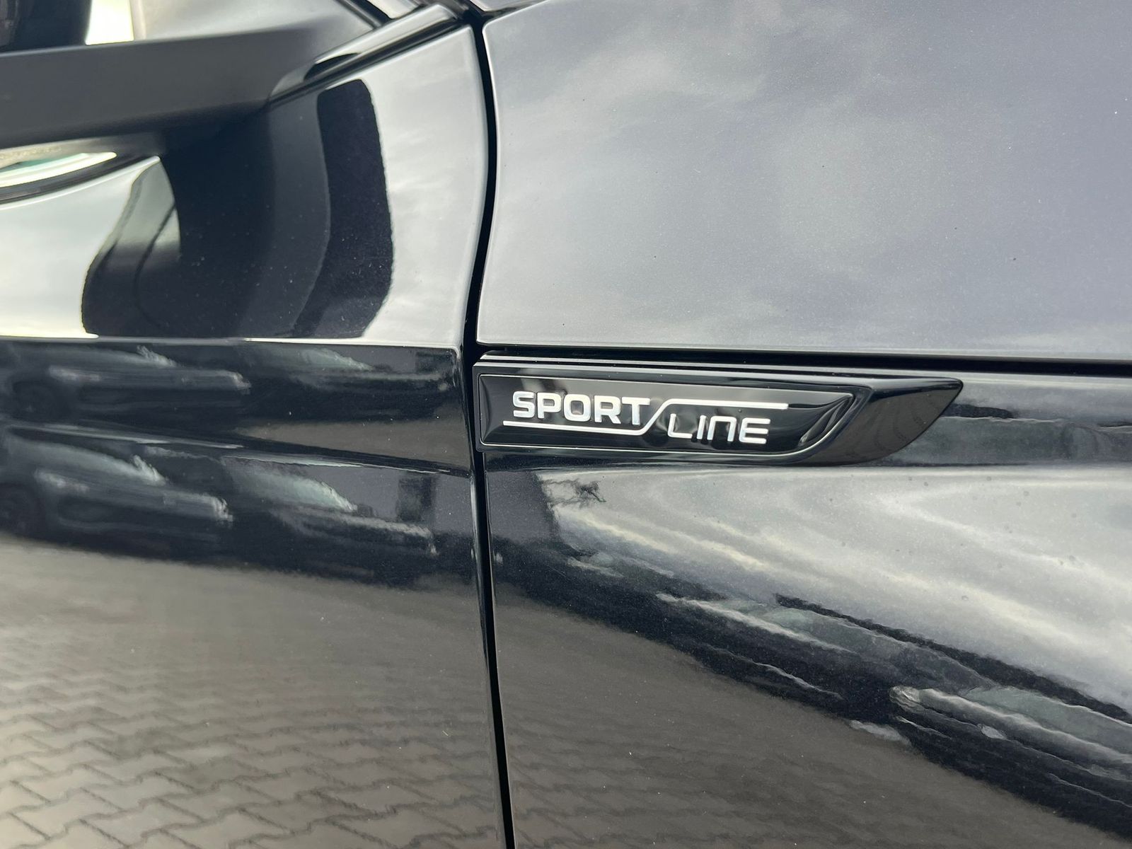 Fahrzeugabbildung SKODA Octavia 1.5 DSG Sportline PANO*MATRIX*AHK*5J.GAR