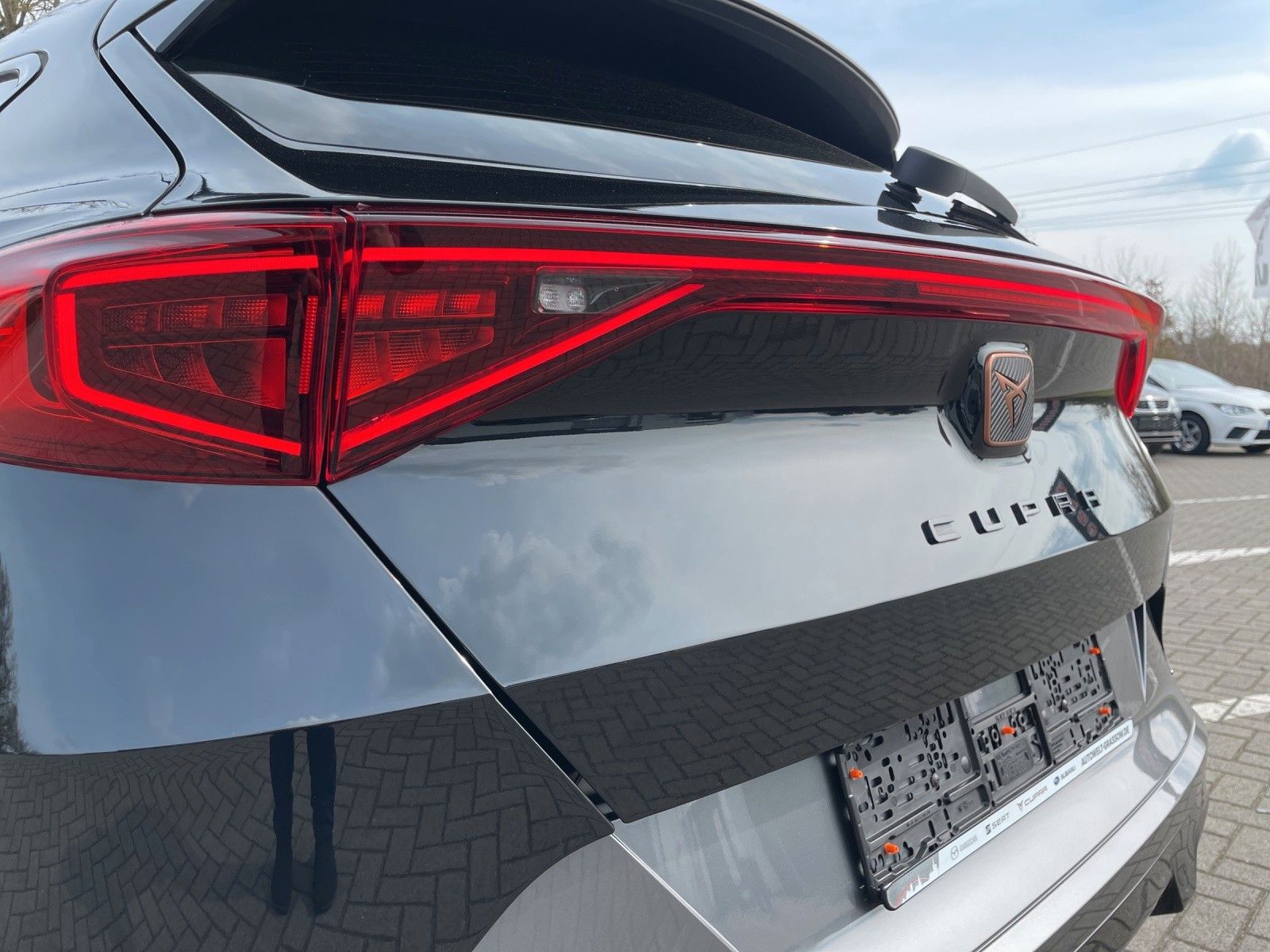 Fahrzeugabbildung CUPRA Formentor 1.5 TSI DSG LED/NAVI/ACC/TOT/APP/SHZ
