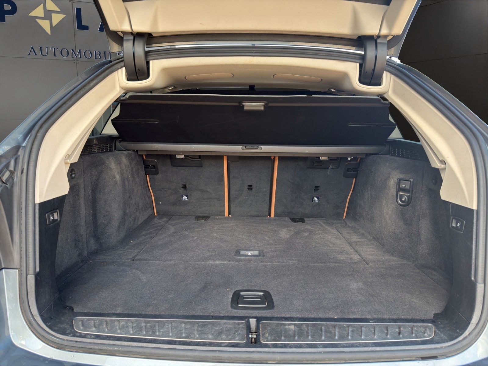 Fahrzeugabbildung BMW 520d Sport Line *Pano*Head-Up*AHK*Kamera*Leder*