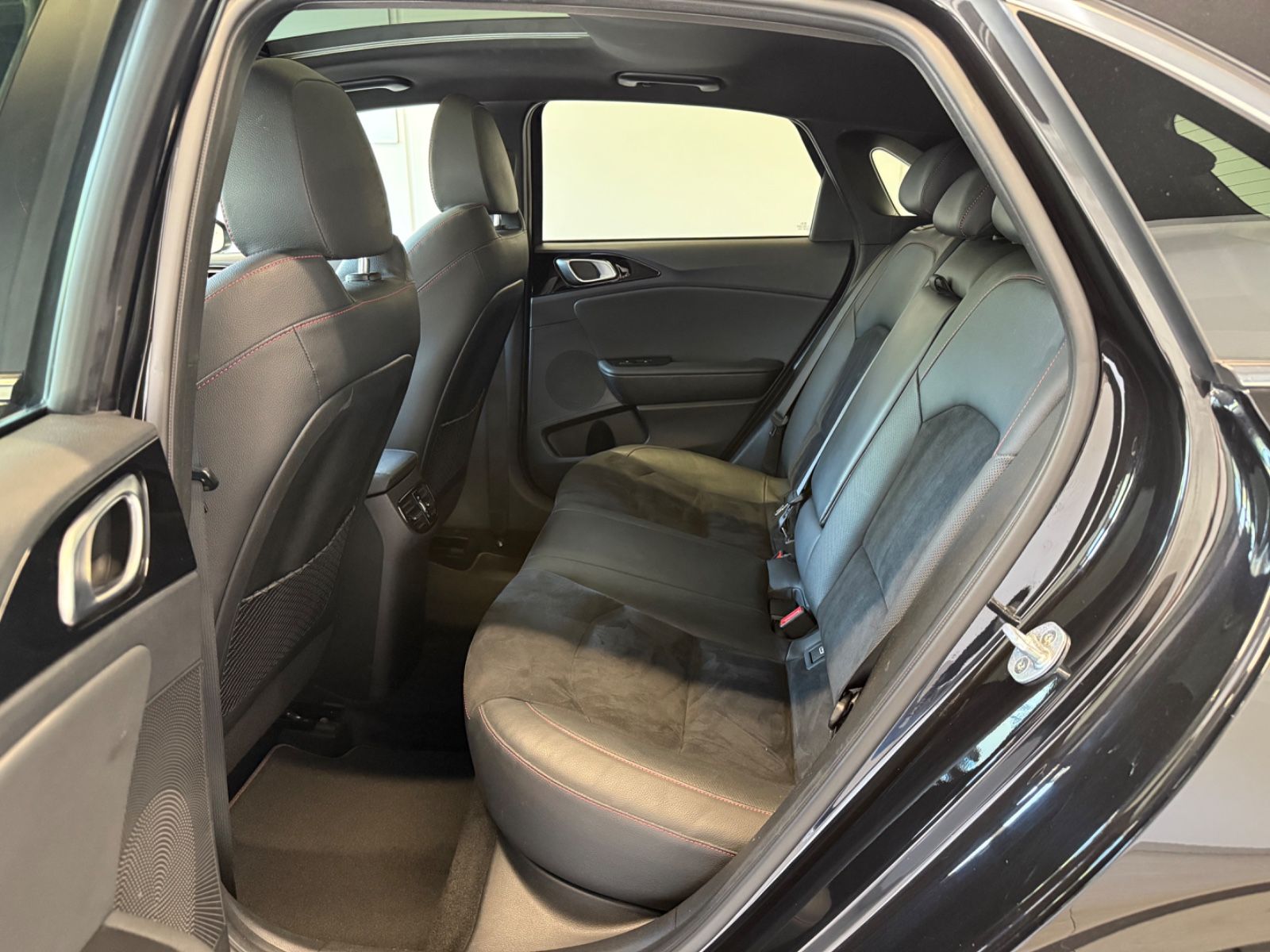 Fahrzeugabbildung Kia Ceed GT 1.6T GT DCT-Navi,Automatik,Klimaauto.