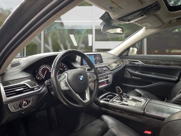 BMW 750 - 11