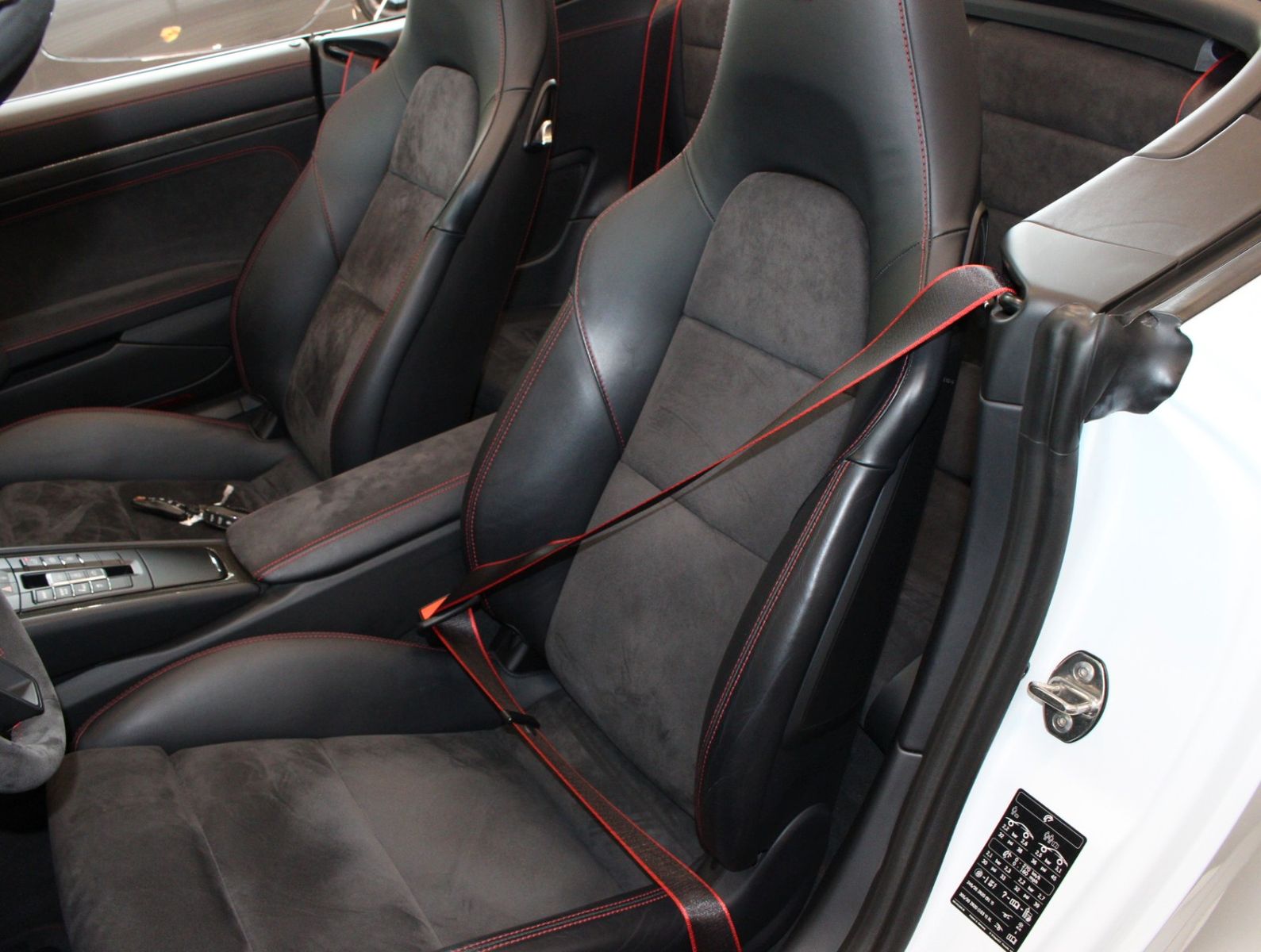 Fahrzeugabbildung Porsche 991 4 GTS Cabrio*Sport Chrono*Carbon*Burmester