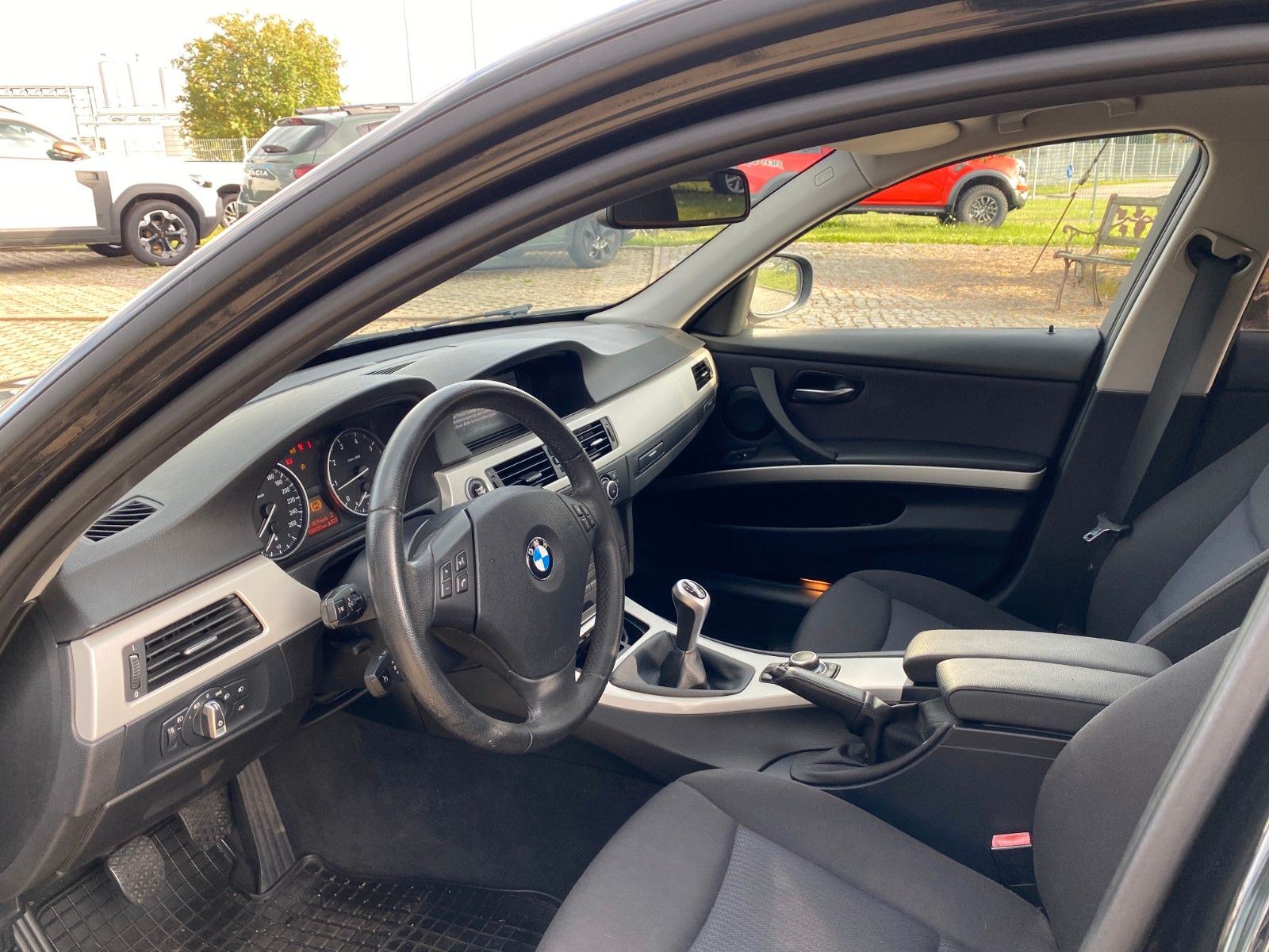 Fahrzeugabbildung BMW 318 Baureihe 3 Lim. 318i