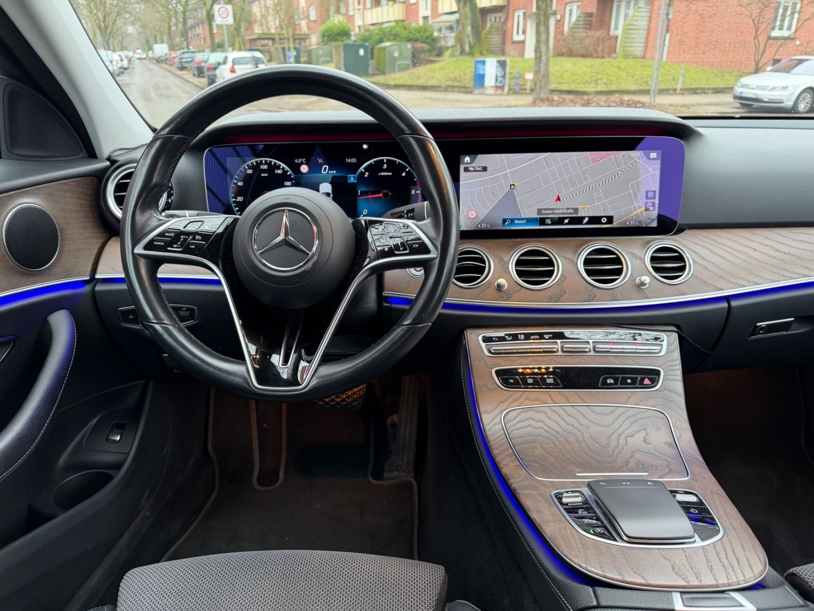 Fahrzeugabbildung Mercedes-Benz E 220d Night-Paket*JUNGE STERNE*KAMERA*LED*