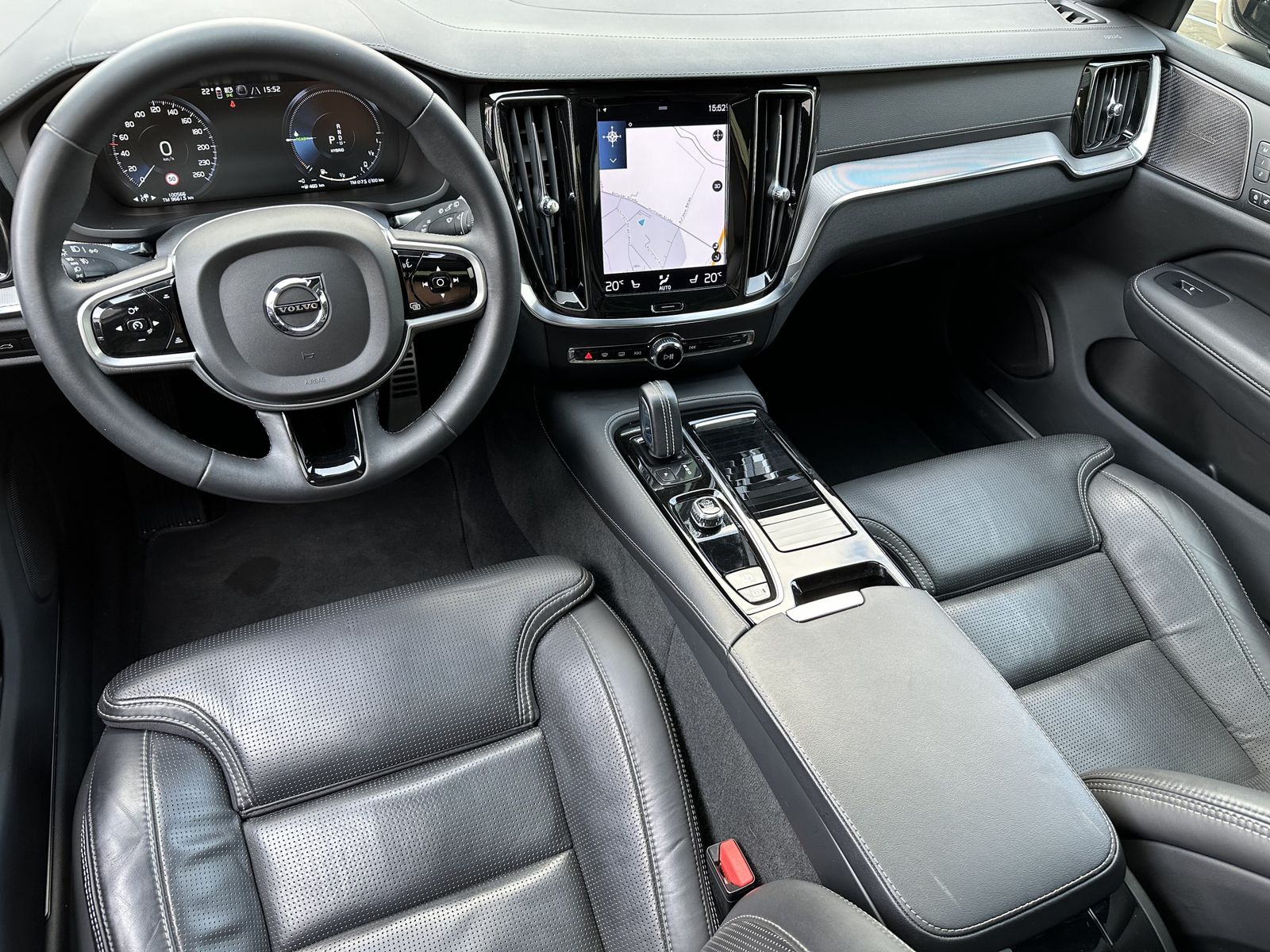 Fahrzeugabbildung Volvo V60 T6 AWD Recharge R-Design NAV+LED+AHK+PANO+VC