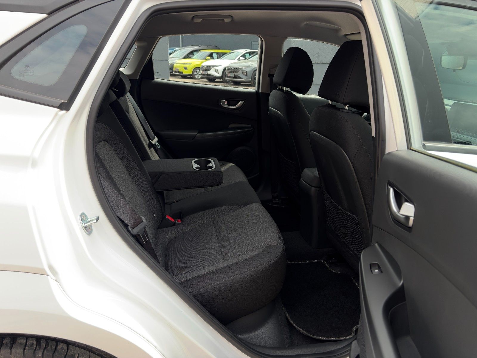 Fahrzeugabbildung Hyundai KONA E Select ACC PDC CAM SHZ LKAS CarPlay