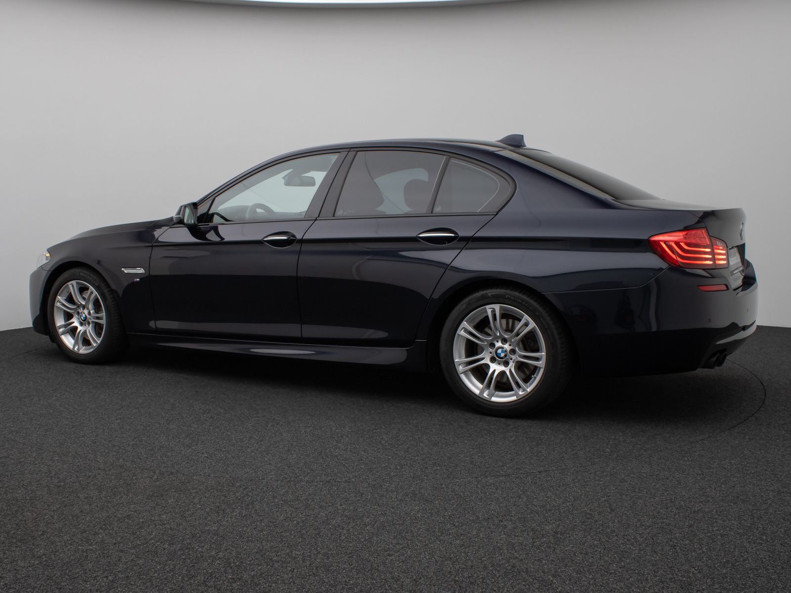 Fahrzeugabbildung BMW 525d M Sport Kamera HUD HiFi DrivingAssist LED