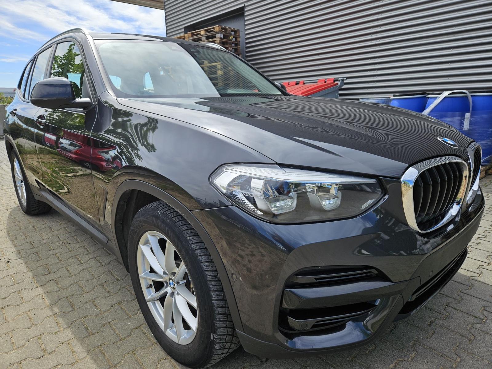 BMW X3 18dA SDRIVE * NAVIGATION * ALU *  LEDER