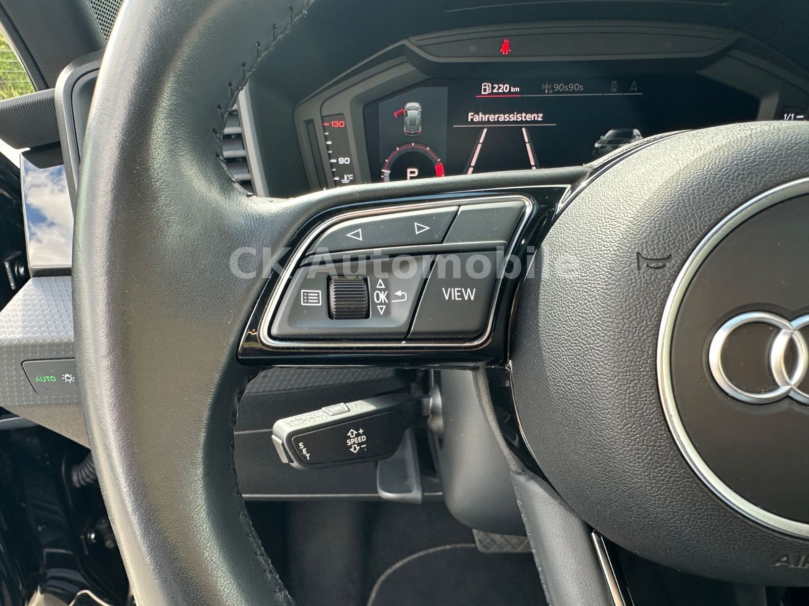 Fahrzeugabbildung Audi A1 Sportback 30 TFSI DSG S-Line/MMI Plus/PDC