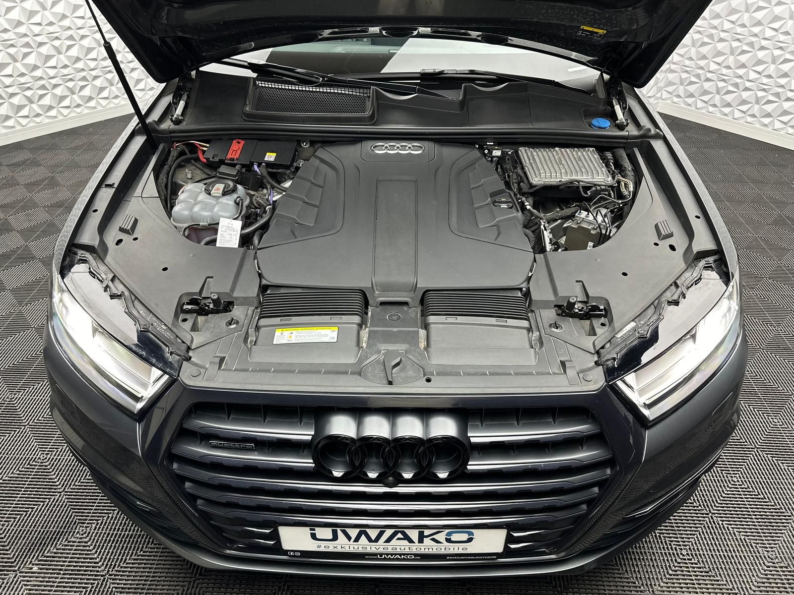 Fahrzeugabbildung Audi Q7 50 TDI QUA/S-LINE/7-SITZ/STHZ/LUFT/BOSE/PANO