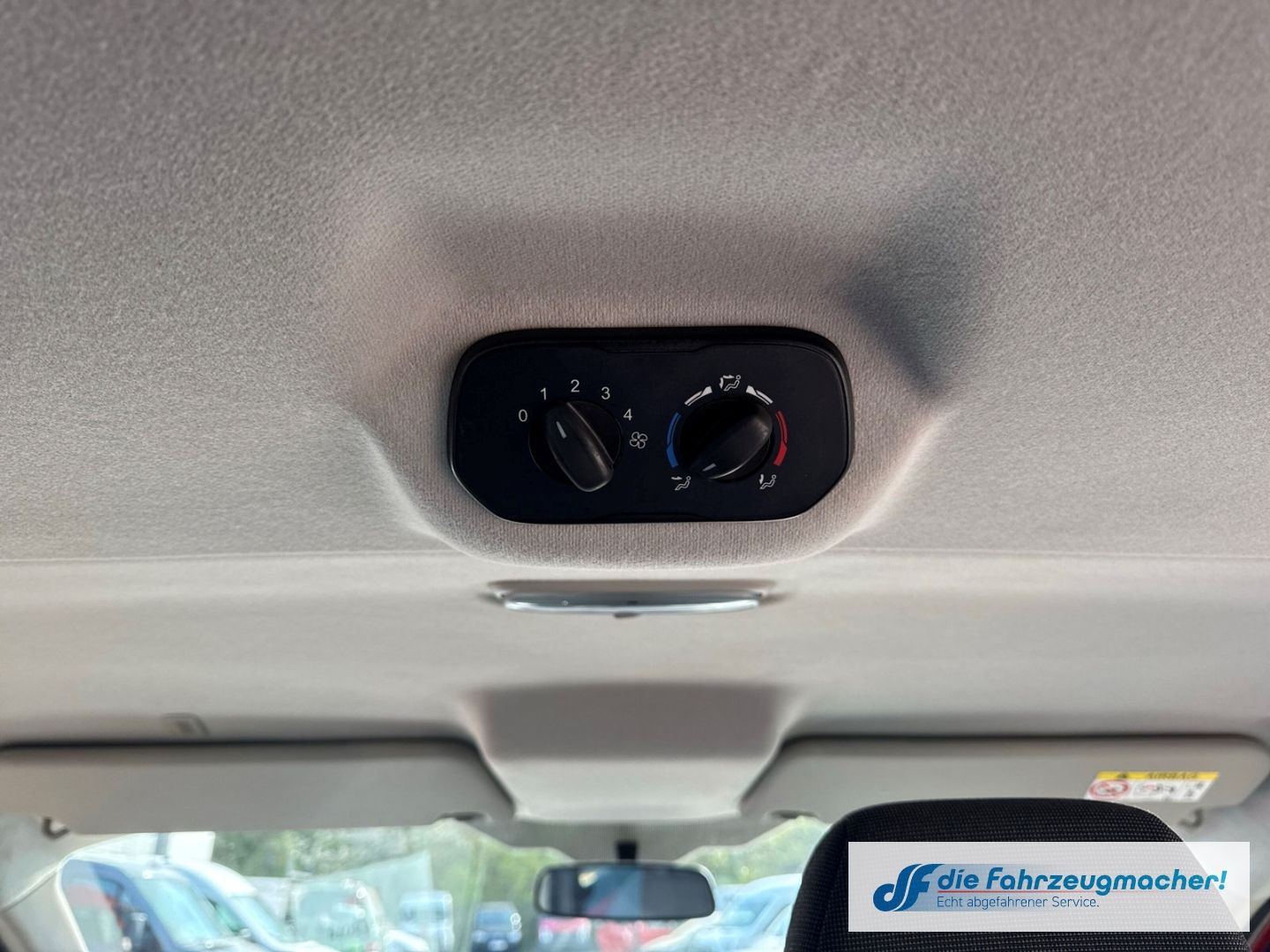Fahrzeugabbildung Ford Transit Custom Kombi 300 L1 2.2 TDCi *2406 *KLIM