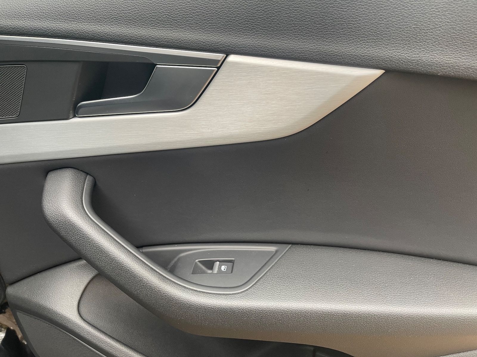 Fahrzeugabbildung Audi A4 Avant S-Line AHK*LED*PDC*TEILLEDER*TEMPO+