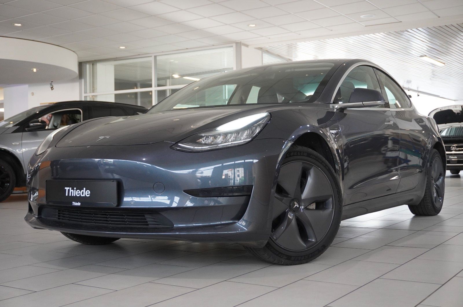 Fahrzeugabbildung Tesla Model 3 Standard Range Plus NAVI/KAMERA/AHK/FSD