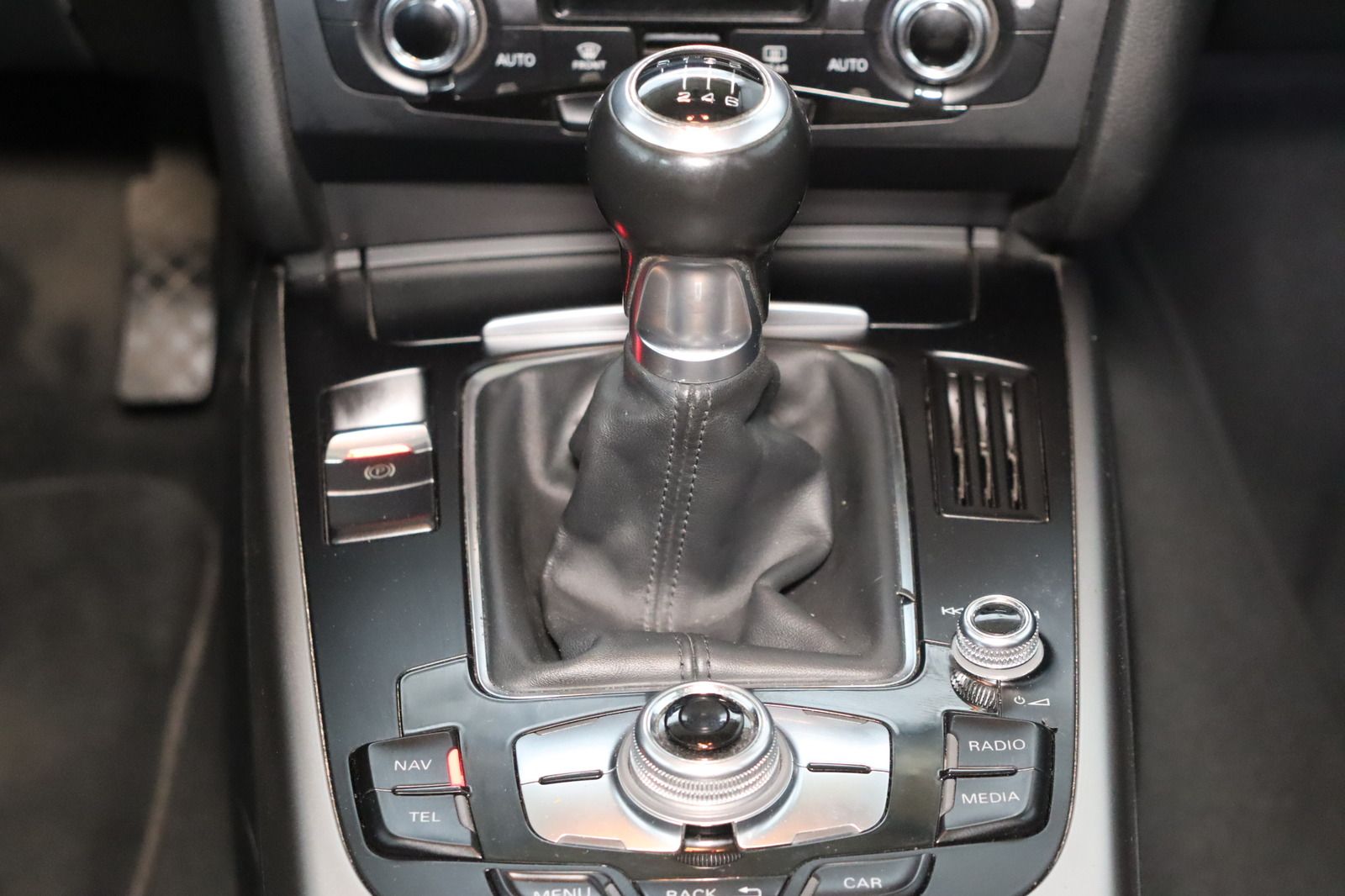 Fahrzeugabbildung Audi A4 2.0 TDI  Avant * Bi-Xenon * Navi * PDC