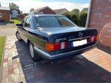 Mercedes-Benz 300 SE , W126 - Mercedes-Benz S 300 mit Benzin-Antrieb
