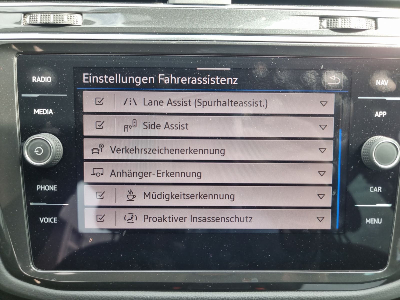 Fahrzeugabbildung Volkswagen Tiguan Elegance eHybrid DSG IQ.Light ACC 18" AHK
