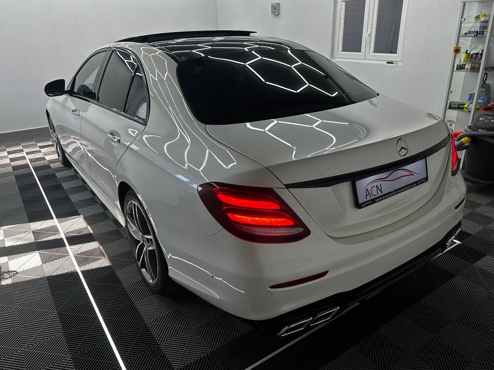 Fahrzeugabbildung Mercedes-Benz E 350d AMG-LINE/WIDESCREEN/360°KAM/PANO/E43 Opt.