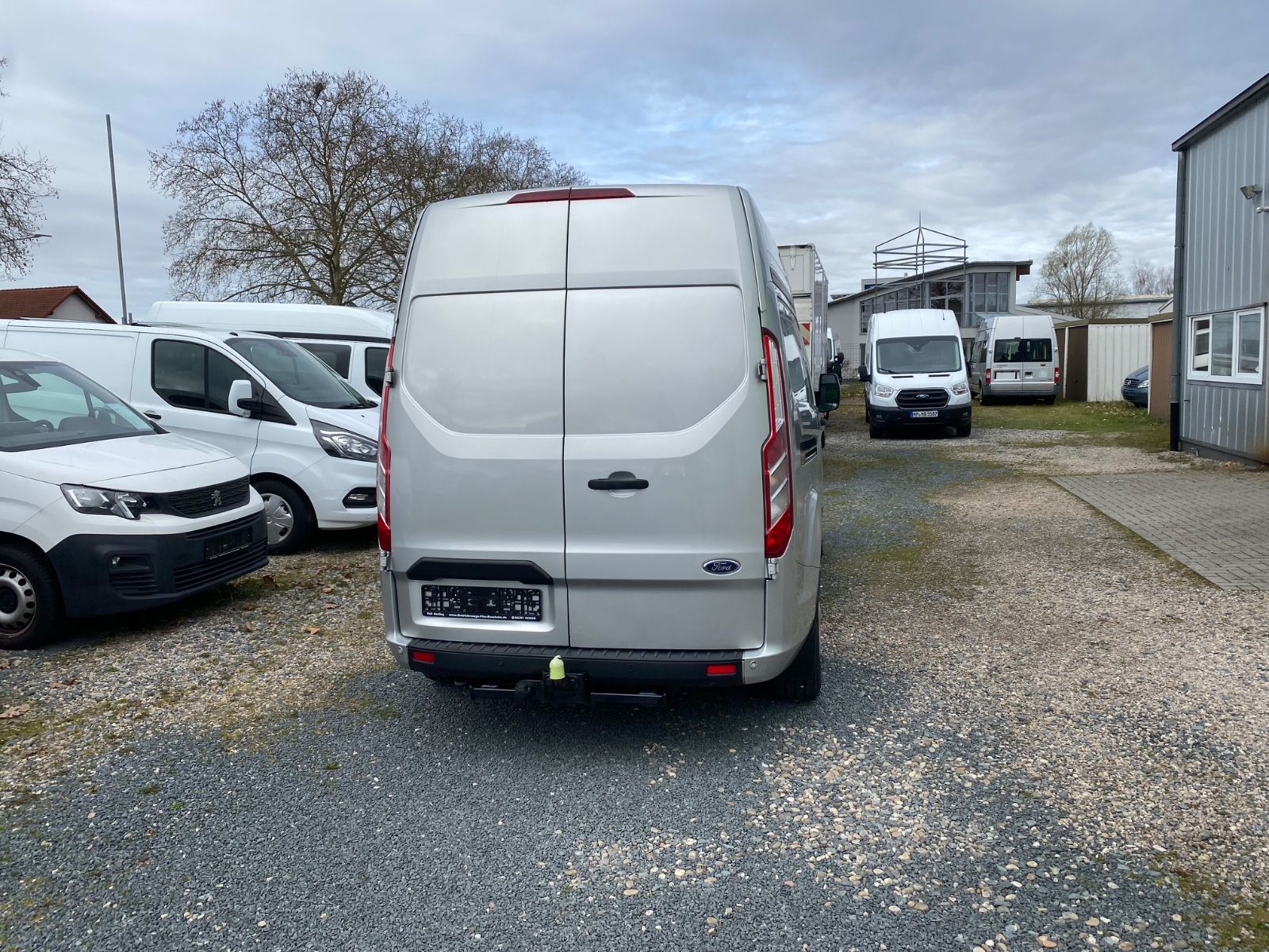 Fahrzeugabbildung Ford Transit Custom Kasten 300 L2 H2Trend,AHK,SHg,