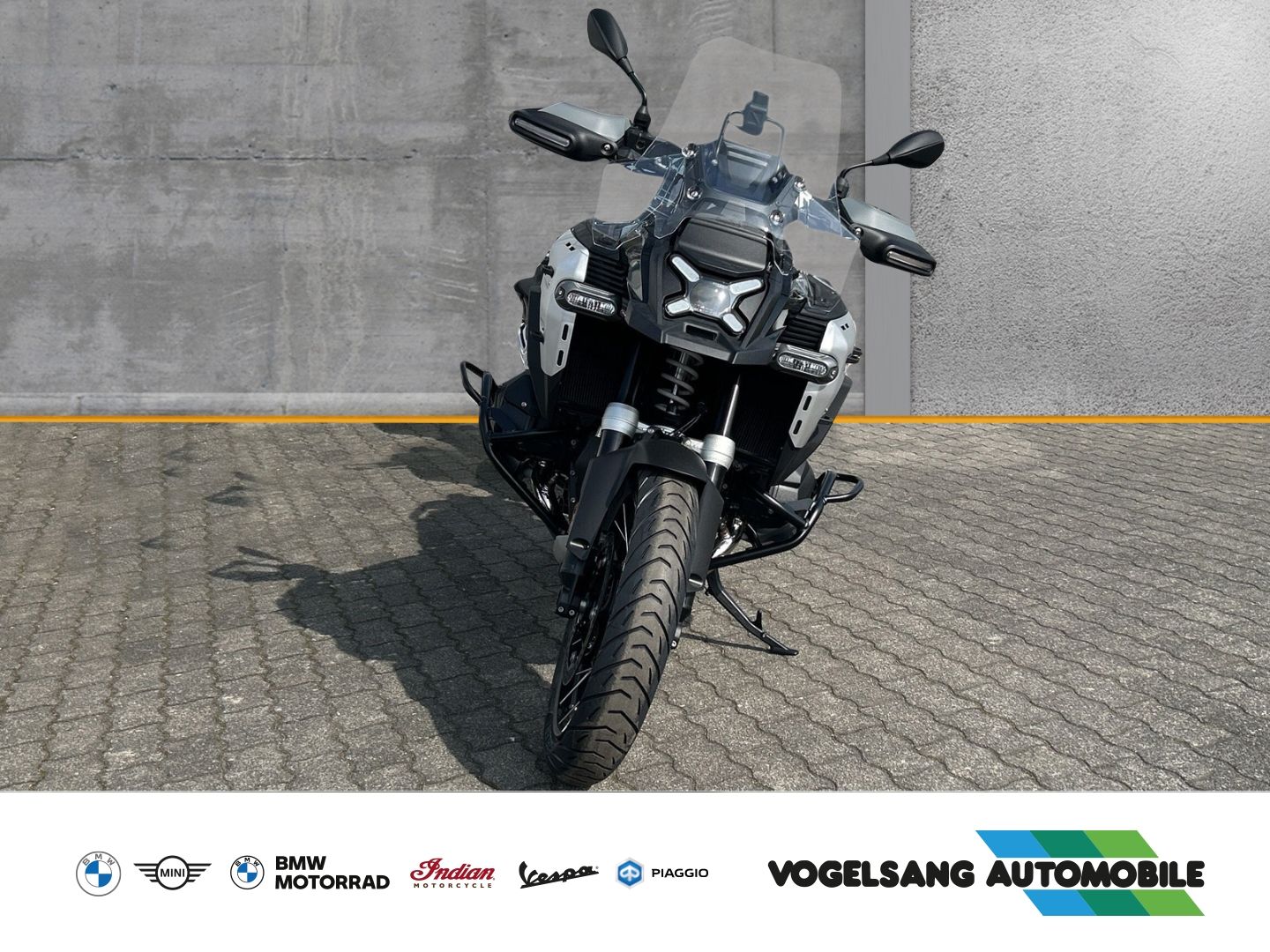 Fahrzeugabbildung BMW R 1300 GS Adventure Triple Black, Touren-Paket,