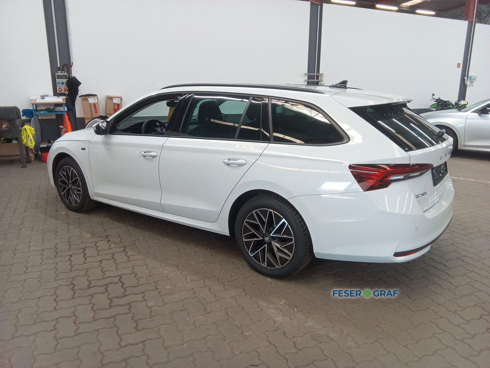 Skoda Octavia Combi 2.0 TDI Tour DSG AHK Nav Pano 360° imagem 3