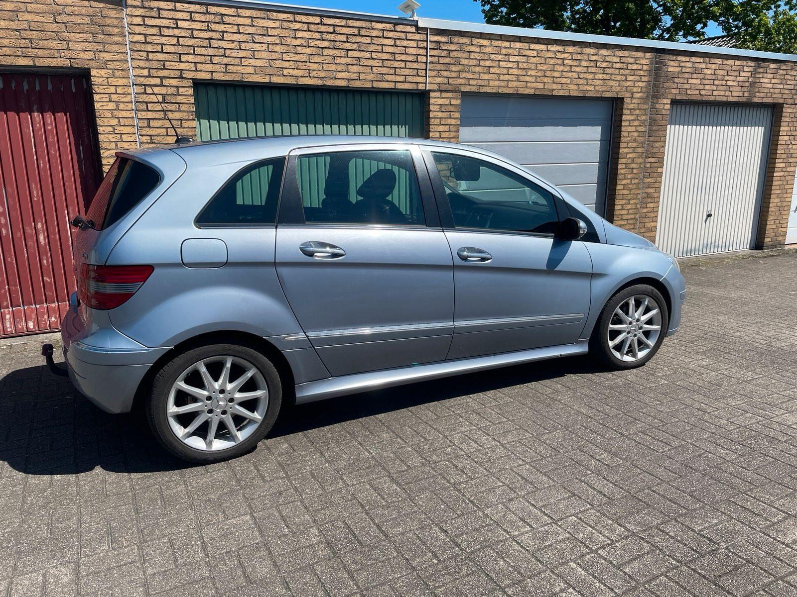 Mercedes-Benz 200, 2007