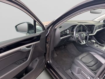 Volkswagen Touareg - 11