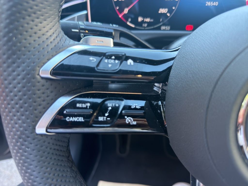 Fahrzeugabbildung Mercedes-Benz E 200 4MATIC Limousine AMG Line*HUD*Pano Dach