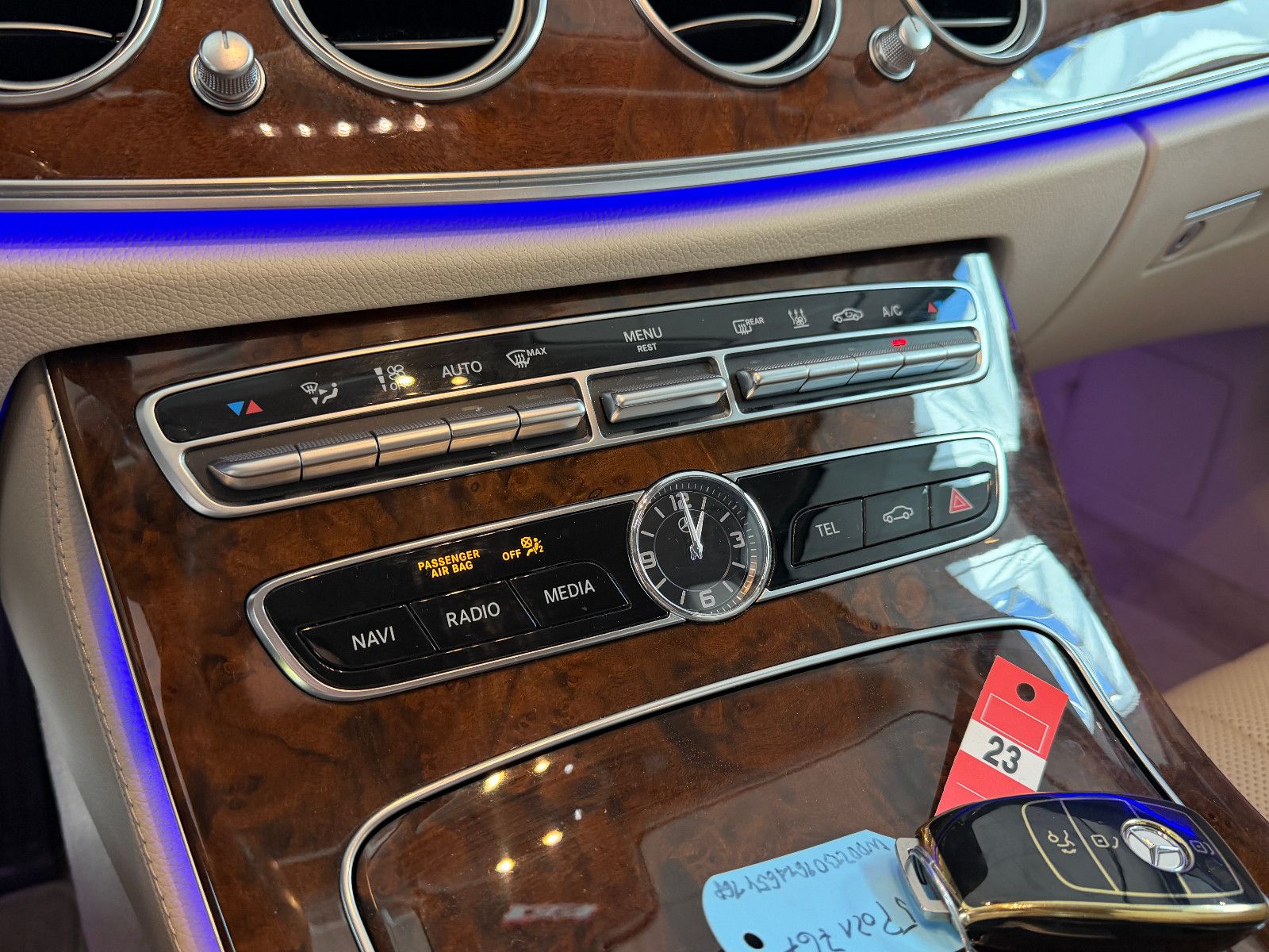 Fahrzeugabbildung Mercedes-Benz E 300 de/AMG/HEAD-UP/VIRTUAL/AMBIENTE/BURMESTER/