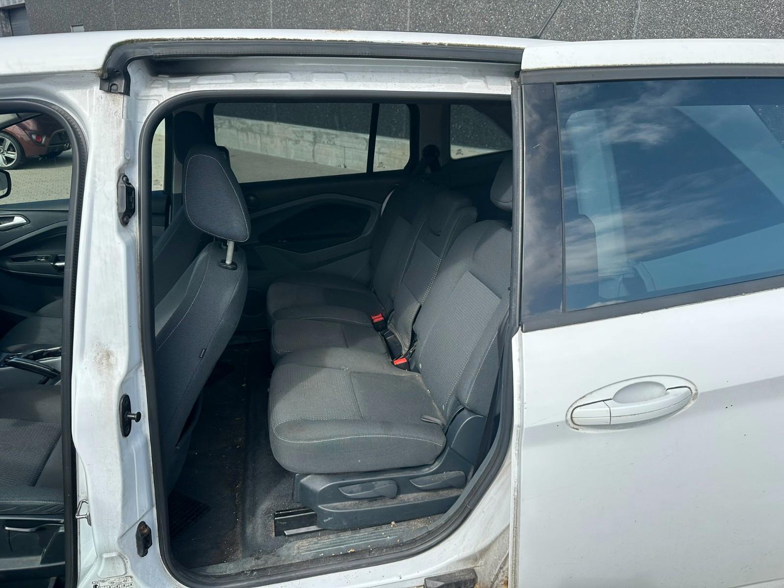 Ford Grand C-MAX 2011 — photo 12