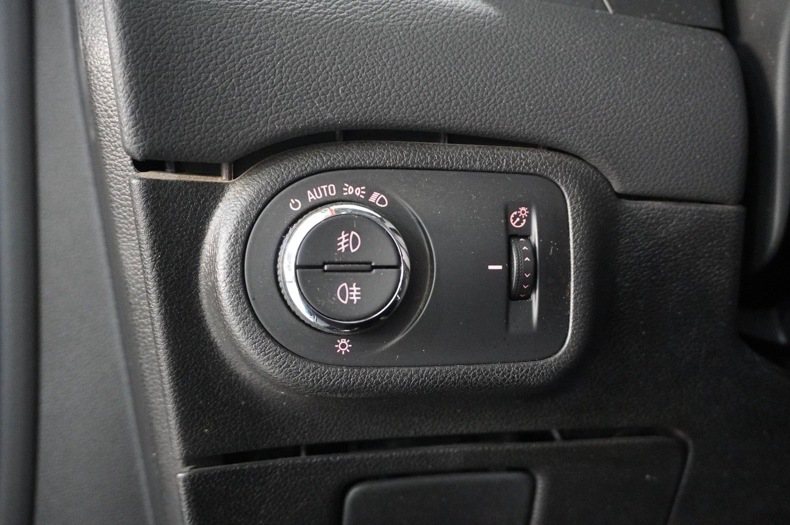 Fahrzeugabbildung Opel Zafira C Tourer 1.6 INNOVATION NAVI/BI-XENON/AHK