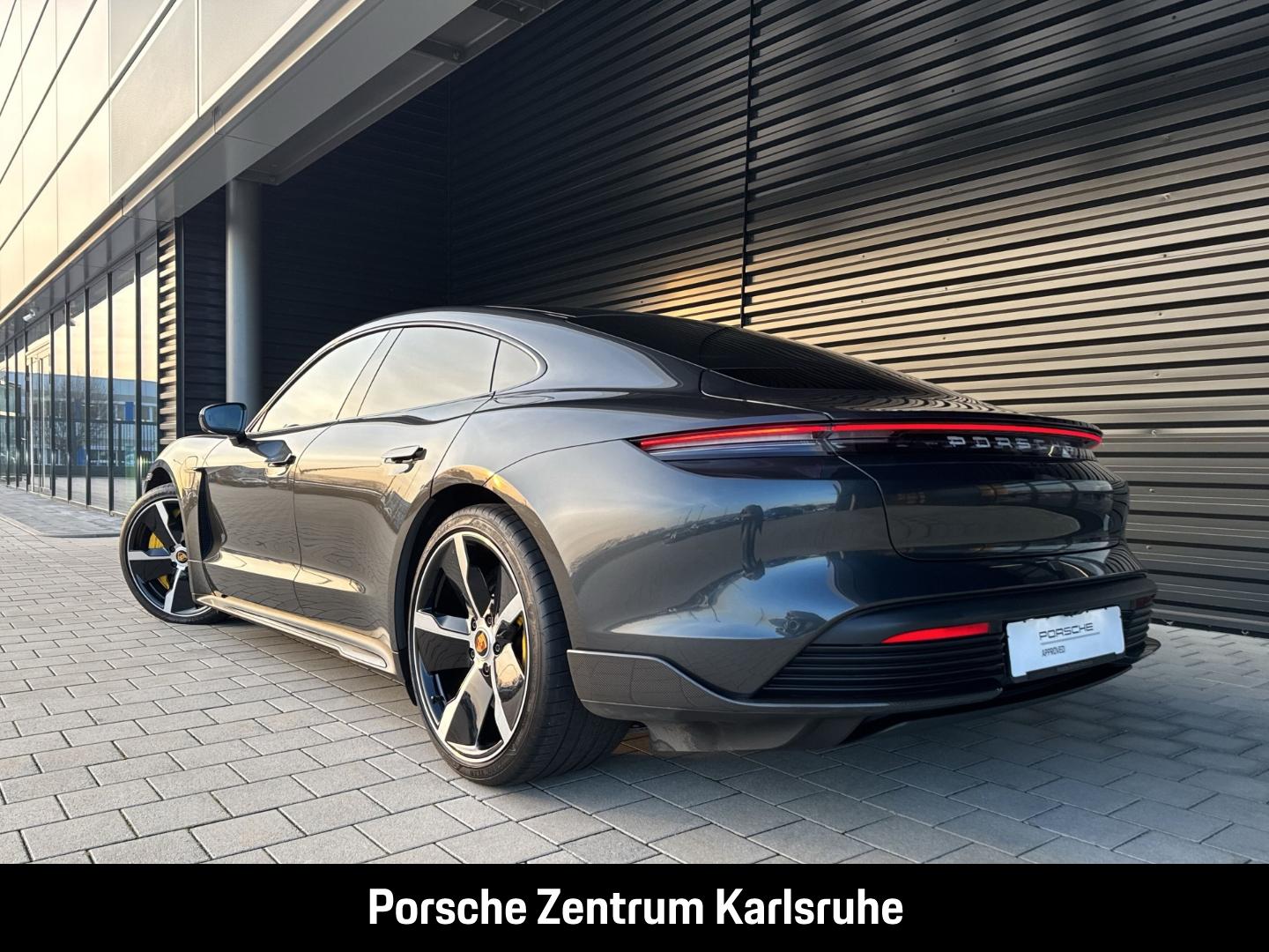Porsche Taycan Turbo S Burmester Nachtsicht InnoDrive