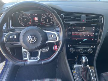 Fahrzeugabbildung Volkswagen Golf VII GTI Performance DSG NAVI LED Virtual