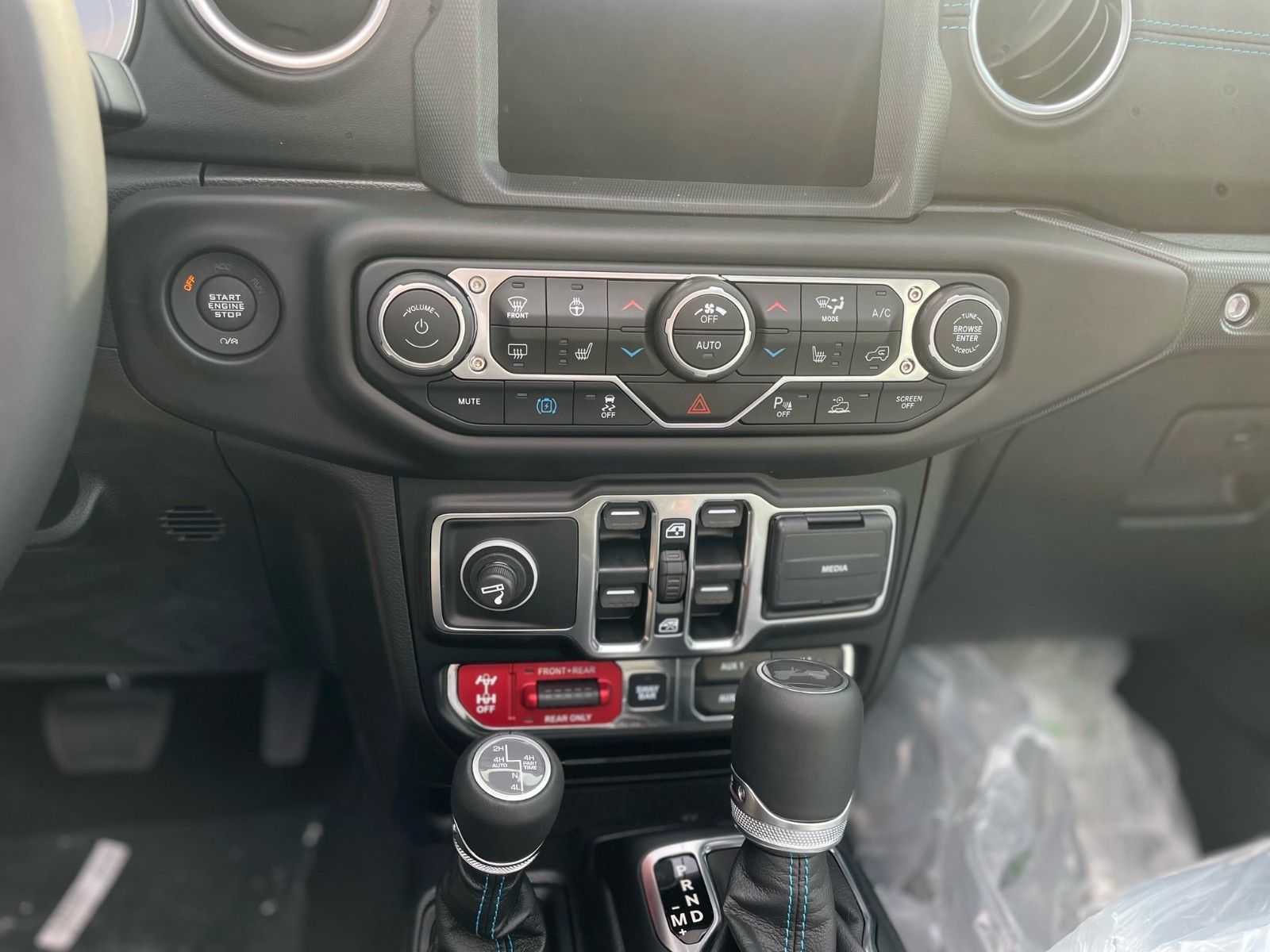 Fahrzeugabbildung Jeep Wrangler Rubicon/SkyOneTouch Schiebedach