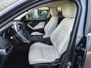 Jaguar F-Pace - 5