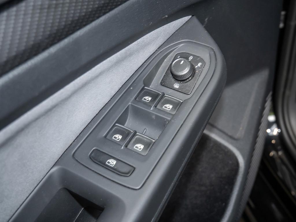 Volkswagen Golf VIII R-Line 1,5 l eTSI DSG LED KAMERA SHZ, миниатюра 16