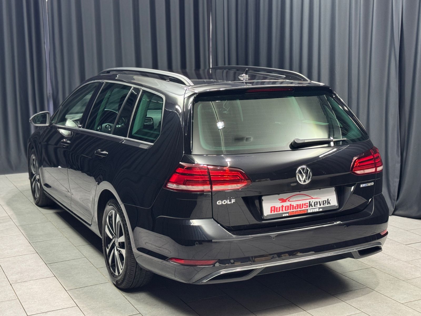 Fahrzeugabbildung Volkswagen Golf VII Variant United BlueMotion|NAVI|LED|ACC|