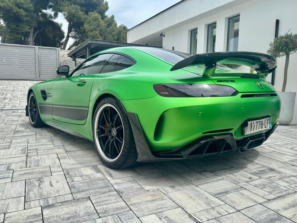 Mercedes-Benz AMG GT R