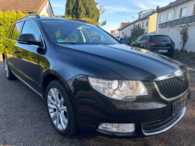 Skoda Superb Combi Exclusive DSG XENON NAVI AHK PDC