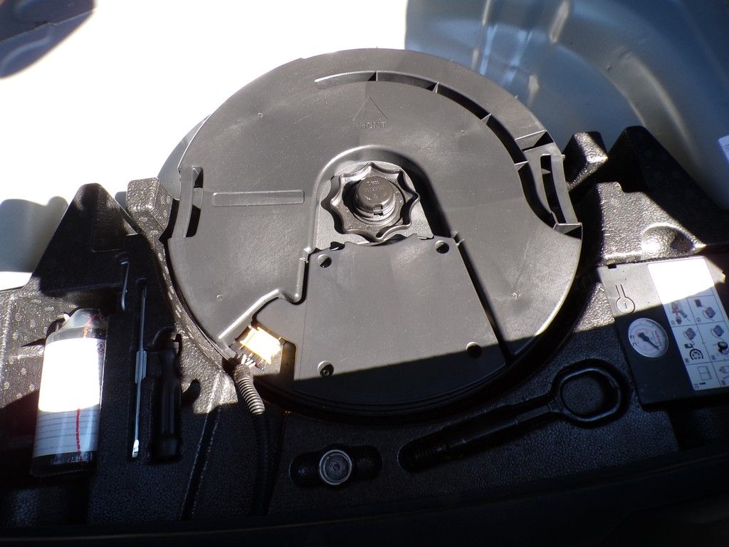 Fahrzeugabbildung Volkswagen T-Roc Sport 1.5 l TSI Sport Ganzjahresreifen / N