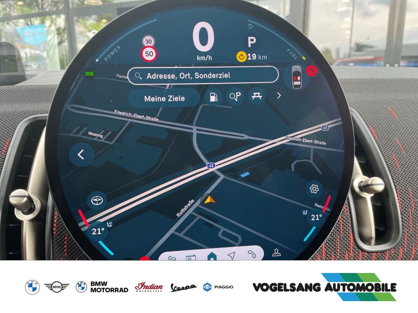 Fahrzeugabbildung MINI Countryman S ALL4 (Allrad) - Paket L - JCW-Trim