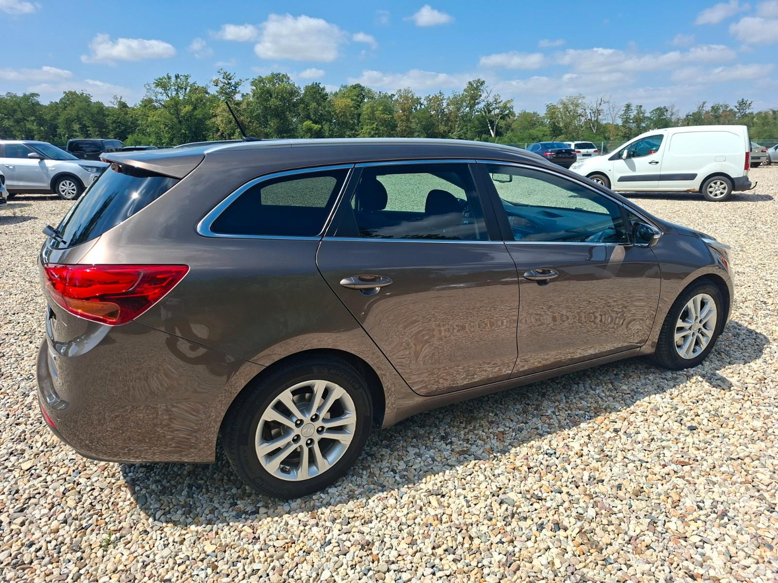 Kia cee'd 2015 — photo 28