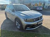 Volkswagen Tiguan Highline BMT+AHK+Easy Open+LED+Nav+R-Line - mit Diesel-Antrieb: Alcantara, mit Navigationssystem