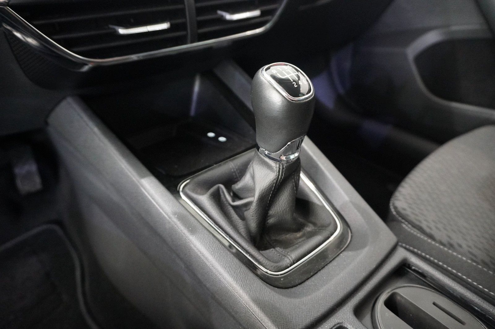 Fahrzeugabbildung SKODA Octavia COMBI 2.0D STYLE NAVI/LED/VIRTU./SHZ/DAB
