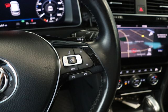 Fahrzeugabbildung Volkswagen Golf VII Lim Highline R-Line|PANO|LED|ACC|KAMERA